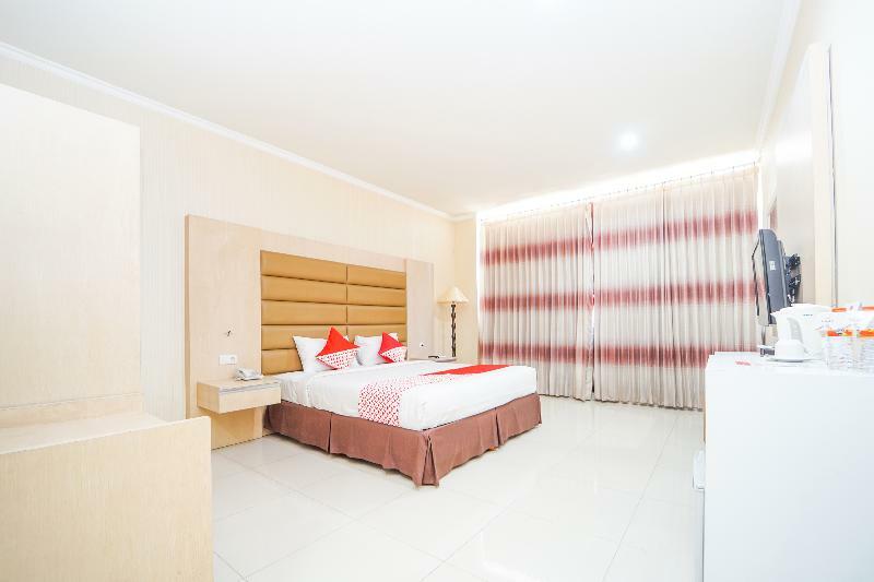 Oyo 235 Maumu Hotel & Lounge Surabaya Exterior foto