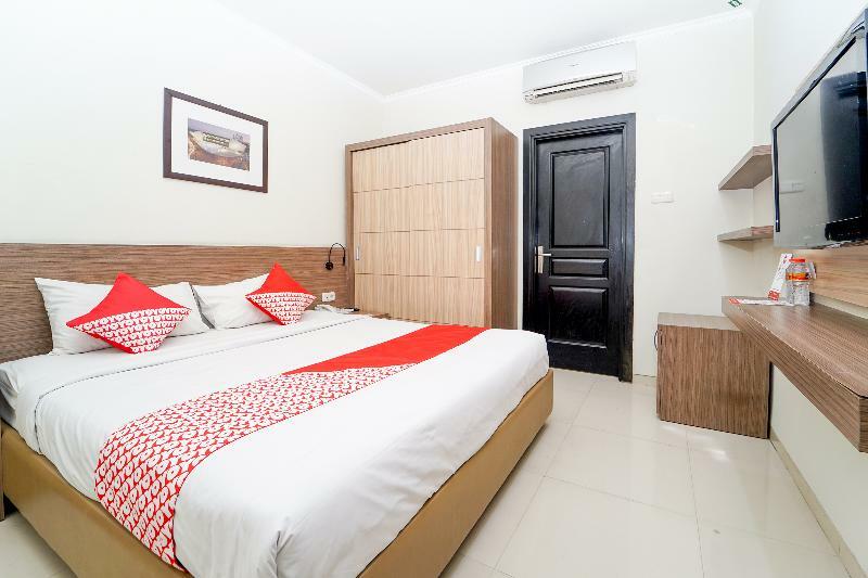 Oyo 235 Maumu Hotel & Lounge Surabaya Exterior foto
