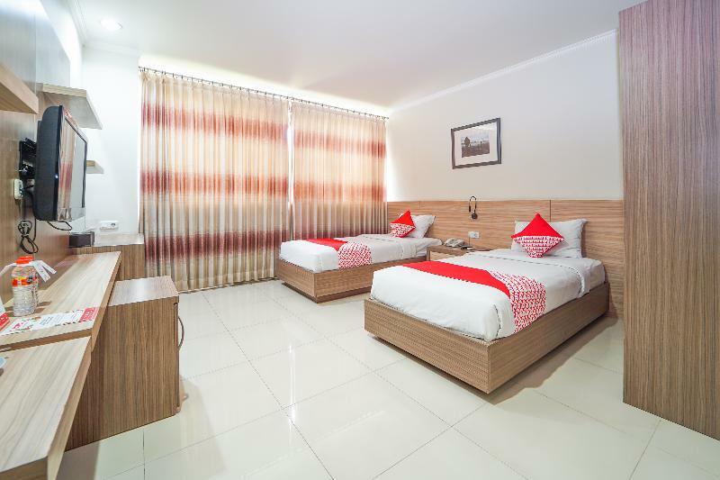 Oyo 235 Maumu Hotel & Lounge Surabaya Exterior foto